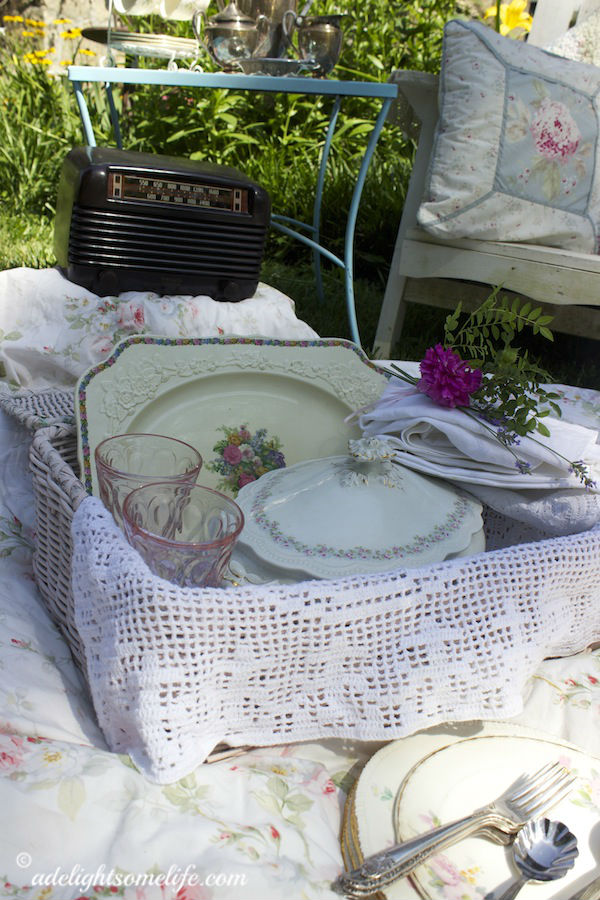 Summer Picnic Tea basket view