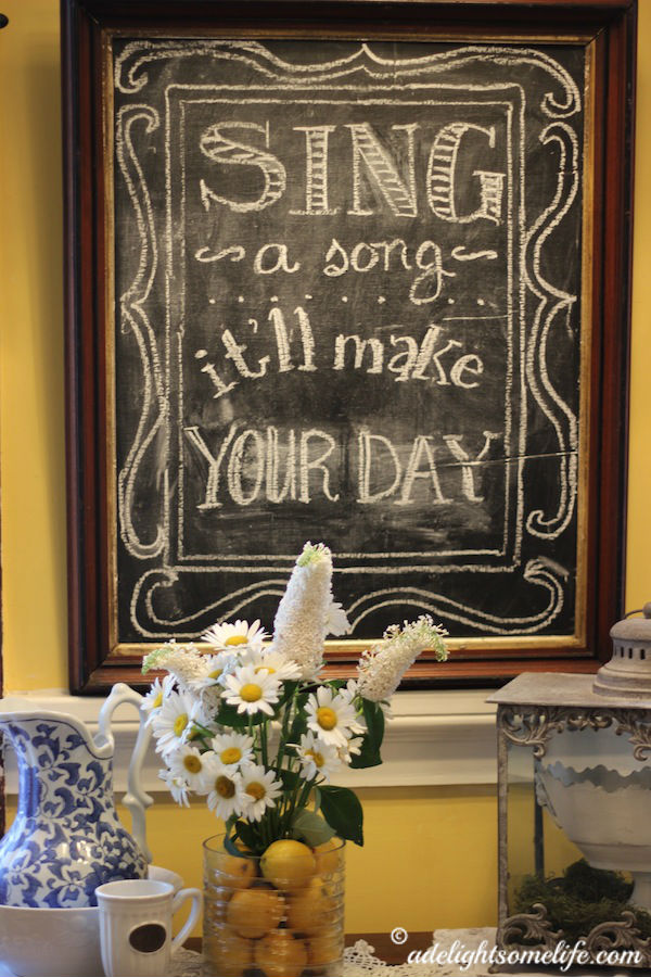 tablescape with chalkboard