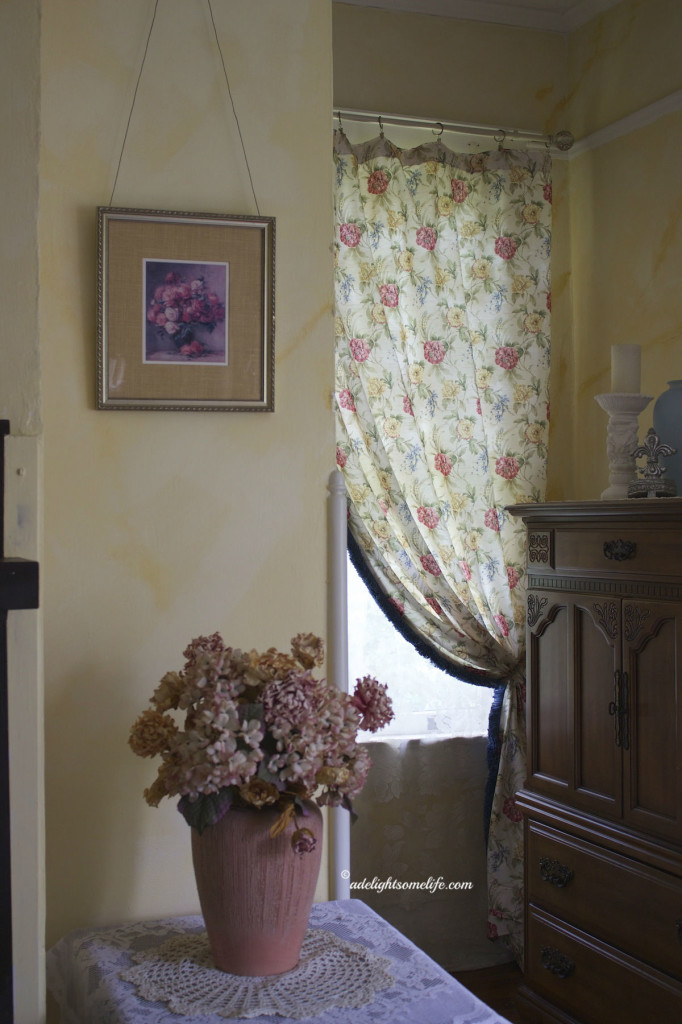 French Impressions V Bedroom Drape in corner