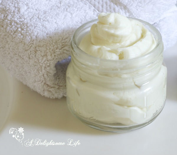 How to Make Quick and Easy Whipped Body Butter