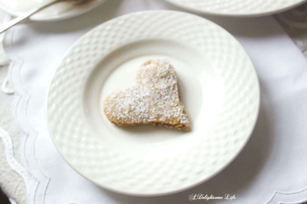 heart shaped powdered cookie