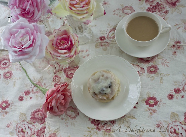 A DELIGHTSOME LIFE: cinnamon roll and coffee