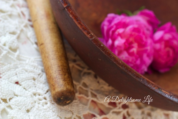 A-DELIGHTSOME-LIFE-ROLLING-PIN-DOUGH-BOWL-ROSES-CROCHET-DOILY