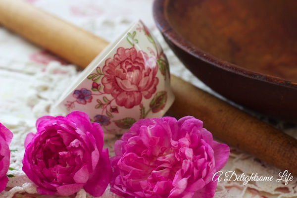 A-DELIGHTSOME-LIFE-ROSES-TEACUP-ROLLING-PIN-DOUGH-BOWL