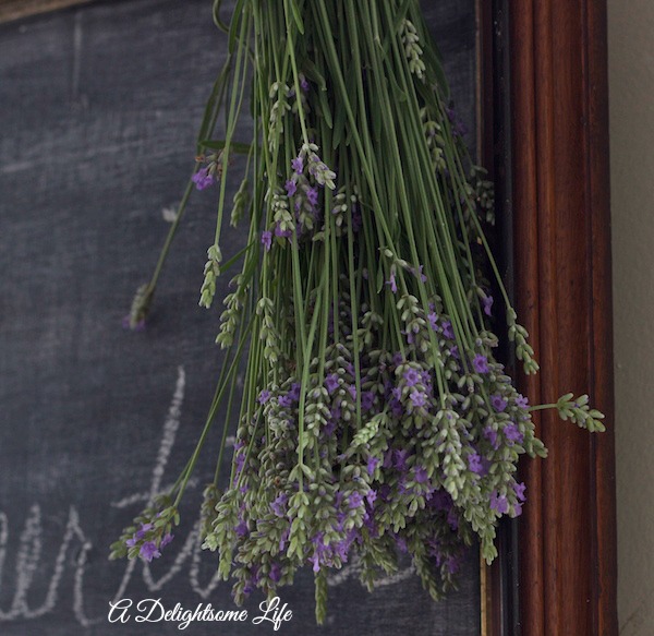 A-DELIGHTSOME-LIFE-BUNCH-DRIED-LAVENDER-FRAMED-CHALKBOARD