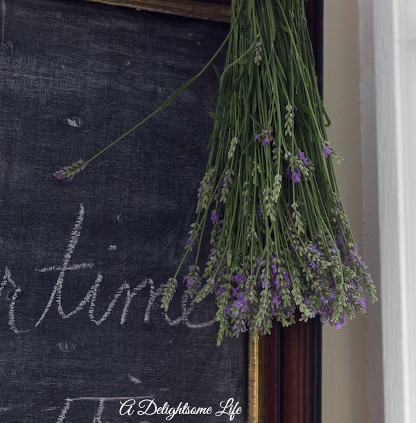 A-DELIGHTSOME-LIFE-KITCHEN-CHALKBOARD-SUMMERTIME-QUOTE-DRIED-LAVENDER