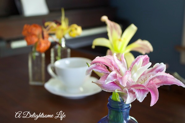 A-DELIGHTSOME-LIFE-PINK-LILY-WHITE-TEACUP-LILIES-BACKGROUND