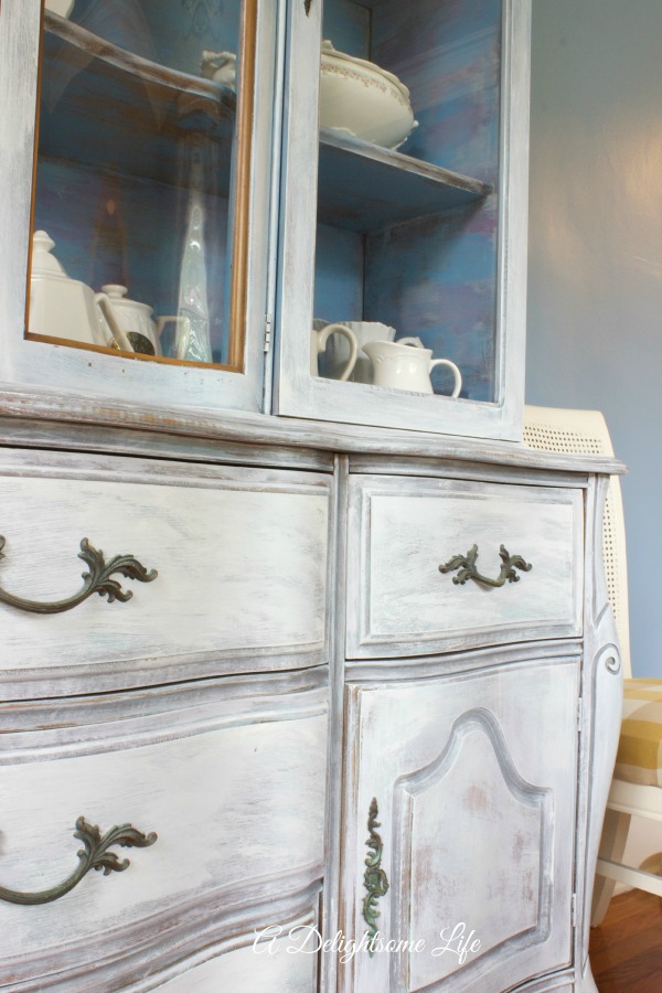 A-DELIGHTSOME-LIFE-CHINA-CABINET-DOORS-DETAIL