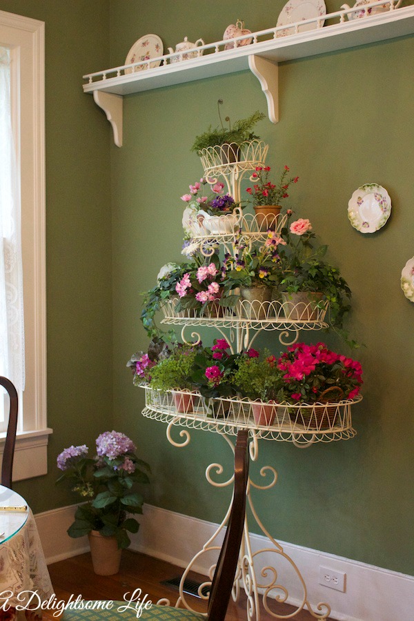 A-DELIGHTSOME-LIFE-FAVORITE-ROOM-THE-POTTED-GERANIUM