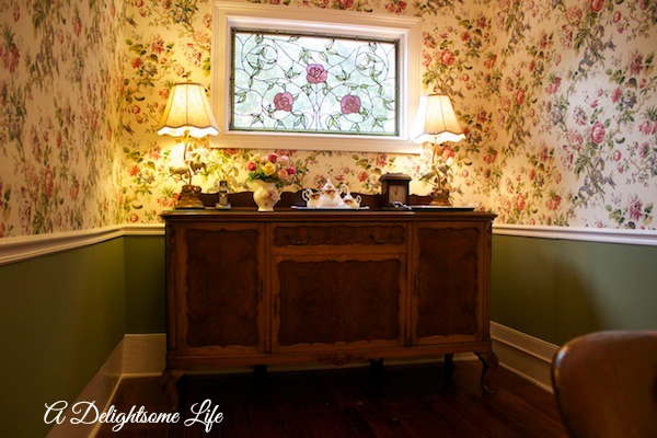 A-DELIGHTSOME-LIFE-THE-POTTED-GERANIUM-house tour