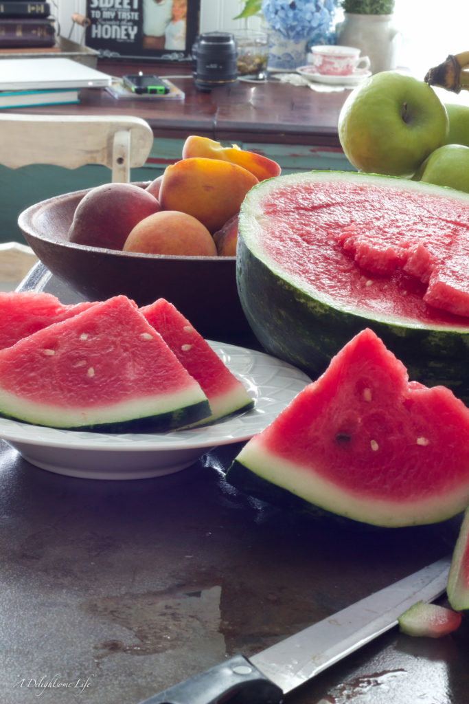 How do yo tell a watermelon is ripe?
