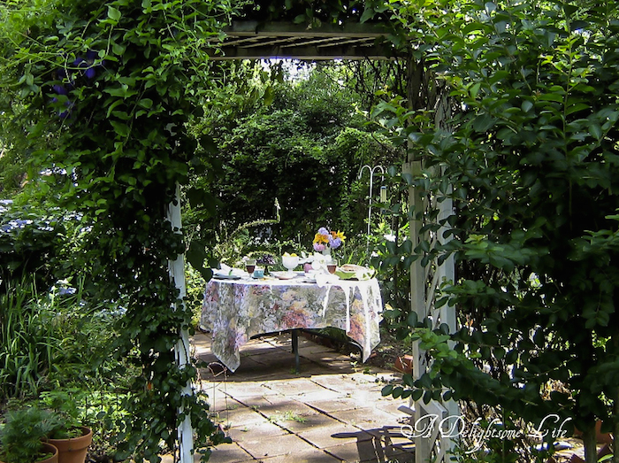 vintage garden and dining inspired by Monet