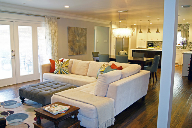 Living Room with accent colors source Houzz