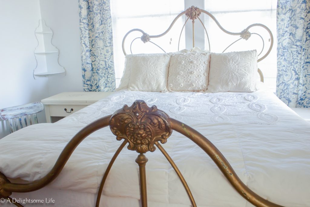 the furniture that a guest bedroom needs on A Delightsome Life