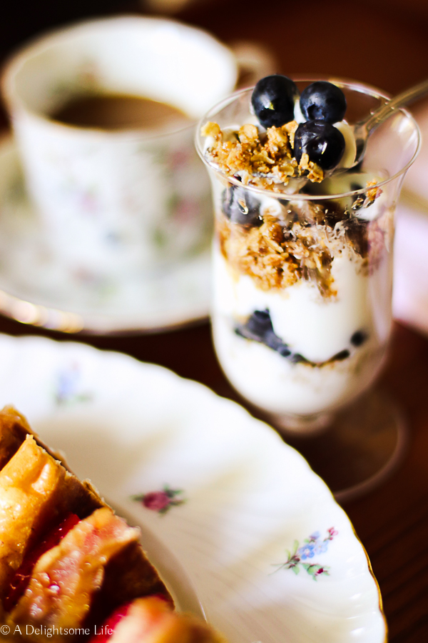 blueberry granola yogurt parfait